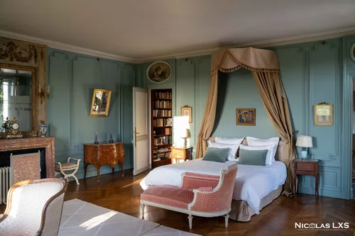 Chambre avec lit à baldaquin, Domaine du Réveillon