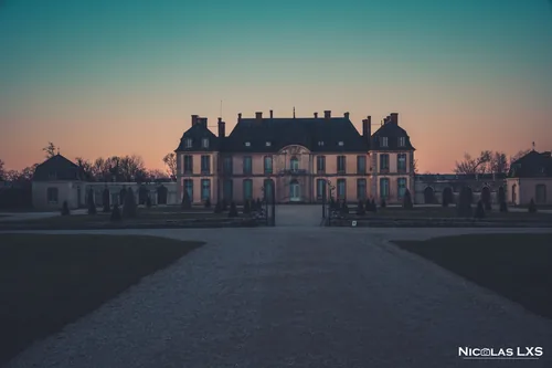Château de la Motte-Tilly au crépuscule