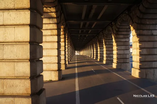 Sous les arches du pont de Bercy